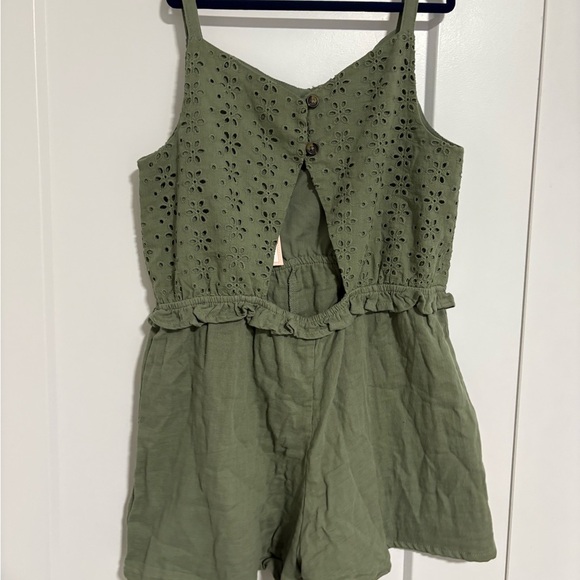 NWT Cupcakes & Cashmere Kids Green Eyelet Romper Girl's Size Large 10/12 - Picture 3 of 8